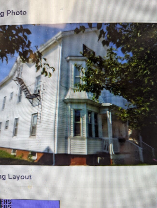 Building Photo - 433 Walcott St
