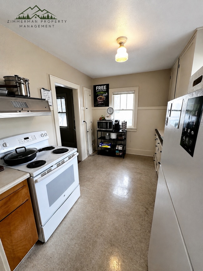 Building Photo - 3 bedroom 2 bathroom bungalow