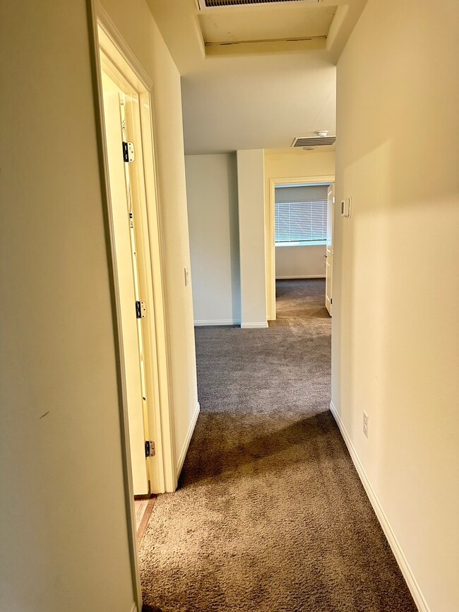 Building Photo - 4732 Peacock Cliffs Ave