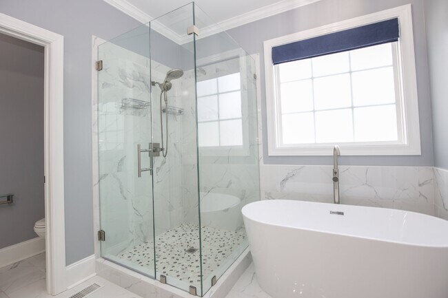 Building Photo - "Spacious and Inviting 2620 sq. ft. Home i...