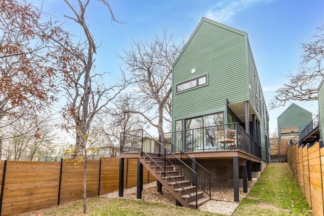 Building Photo - 1205 Perez St