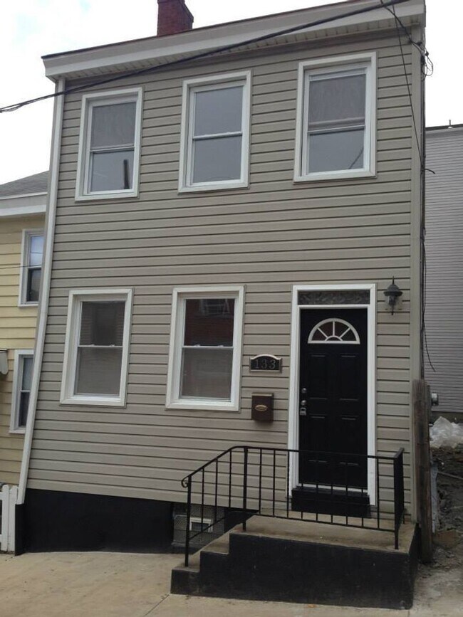 Building Photo - Elegant Modern Renovation. Stainless.Quart...
