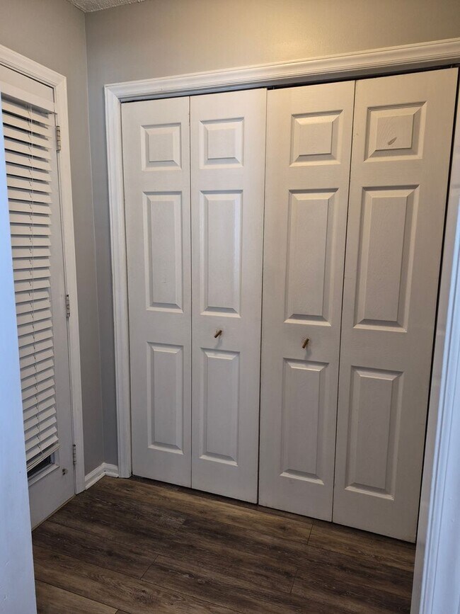 Building Photo - NEW LISTING!!!!!