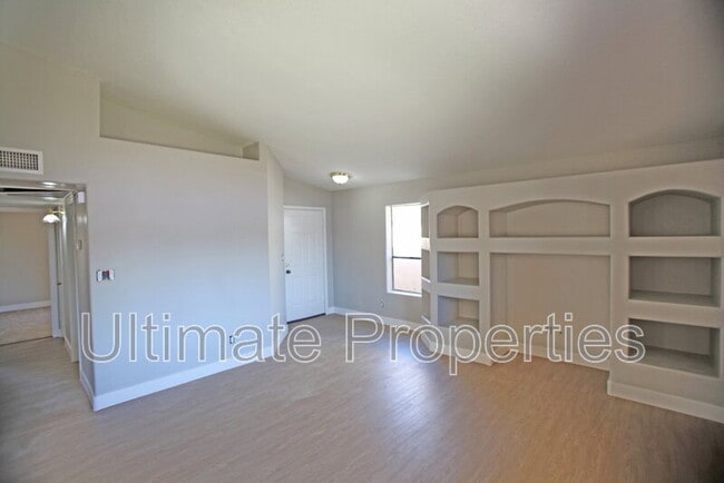 Building Photo - 5125 N 78th Dr