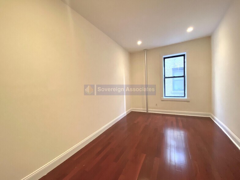 Building Photo - 20 Magaw Pl