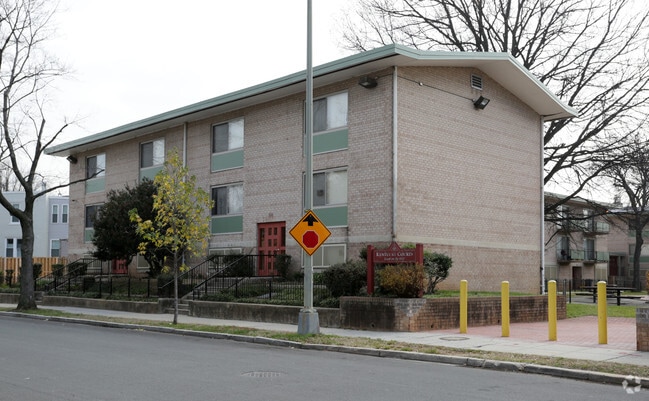 Building Photo - Kentucky Courts Apartments