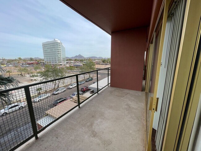 Building Photo - Studio in the Heart of Phoenix!