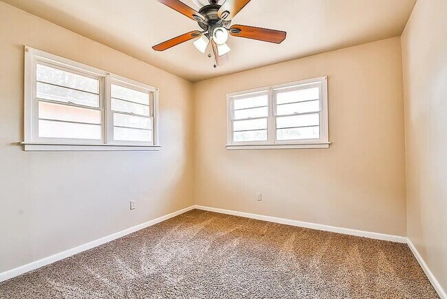 Building Photo - Come check out this great 3 bedroom 2 bathroom house located near Texas Tech!  Half Off First Mon...