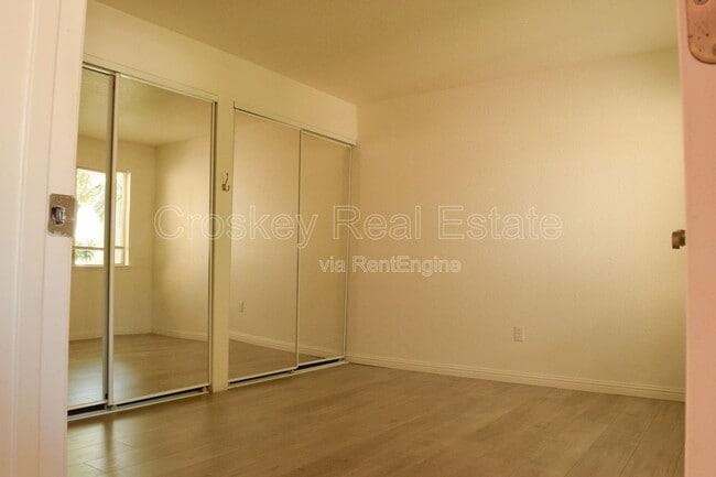 Building Photo - 2225 Lakeview Cir