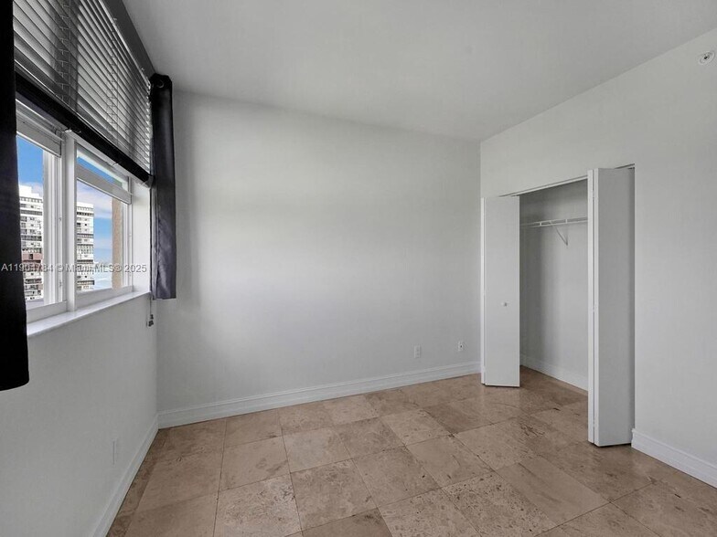 Building Photo - 2475 Brickell Ave