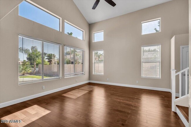 Building Photo - 902 W Azalea Pl