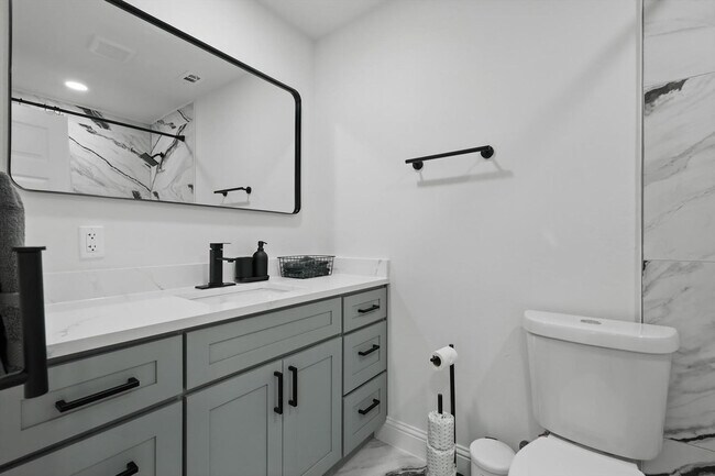 Building Photo - 3321 Ridgehaven St