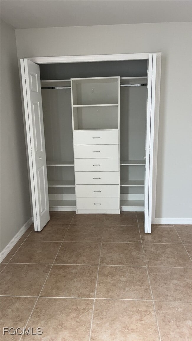 Building Photo - 1020 NE 8th Pl