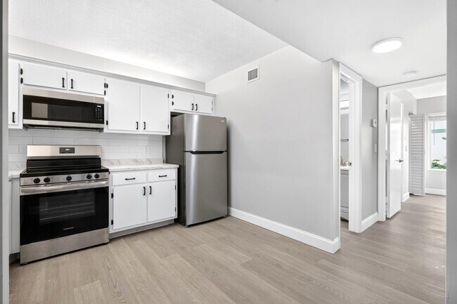 Building Photo - 6495 Chasewood Dr