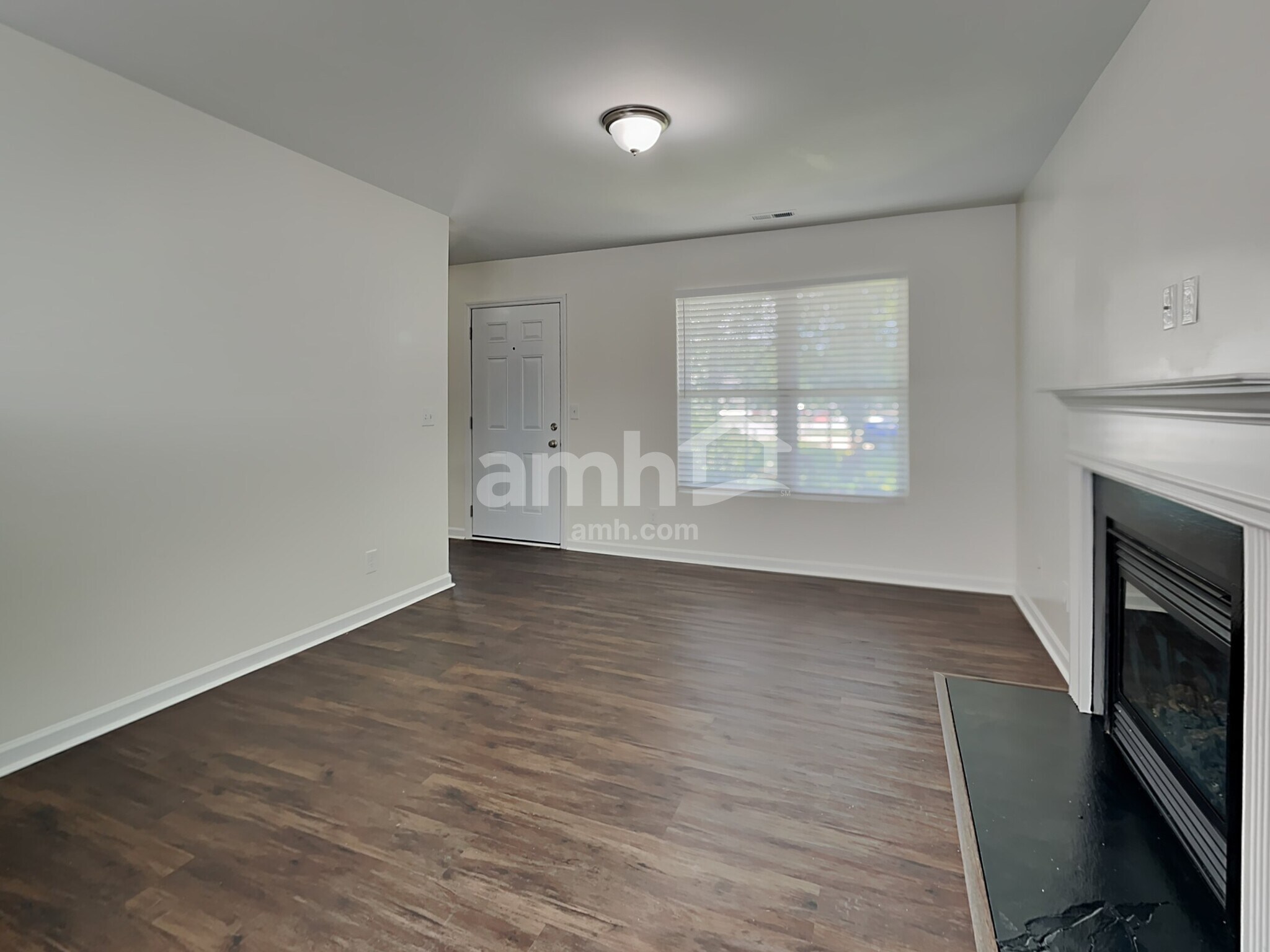 Building Photo - 132 Drewsbury Dr