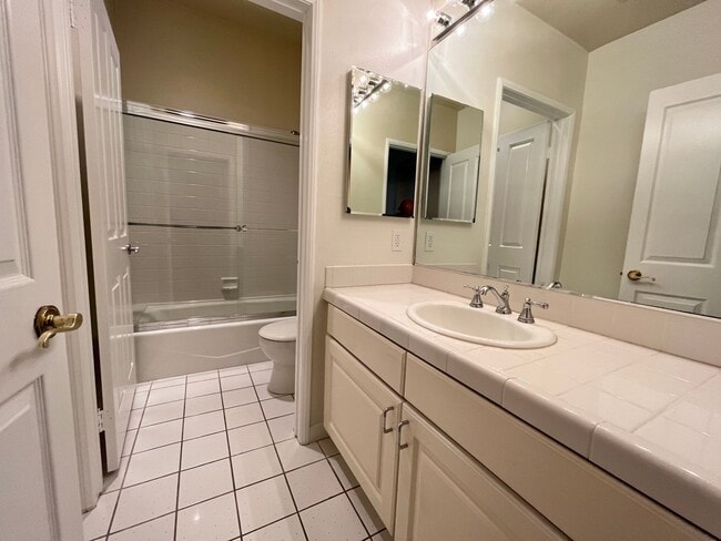 Building Photo - High vaulted ceilings open floor plan cond...
