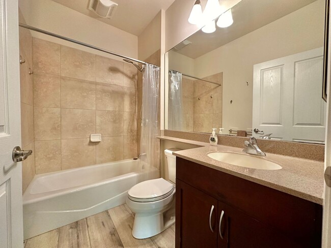 Building Photo - Newly Renovated 3 Bedroom / 2 Bathroom sin...