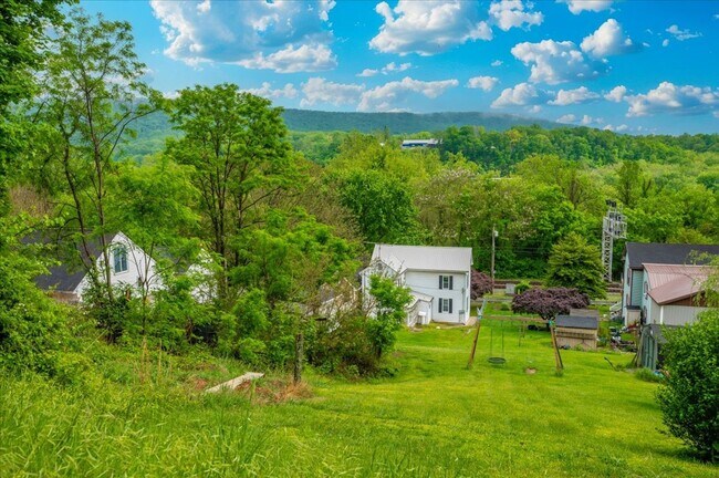 Building Photo - Walk to the Potomac River, Appalachian Trail, Great American Rail Trail, and the C&O National His...