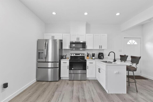Building Photo - 5208 Laura Koppe Rd