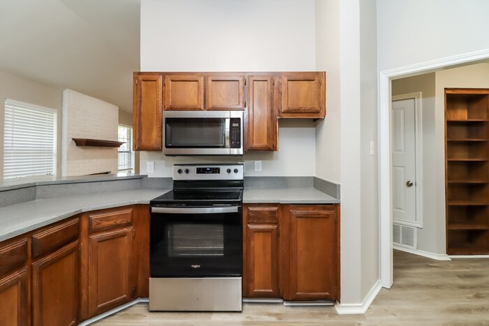 Building Photo - 1207 Belclaire Ln