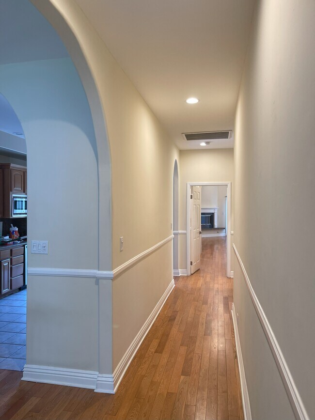 Building Photo - 14320 Hortense St