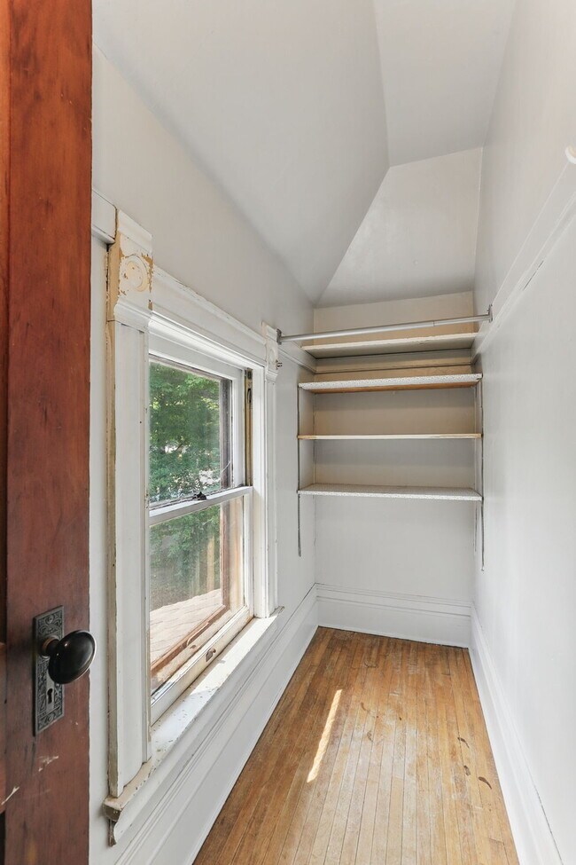 Building Photo - 116 N 4th St