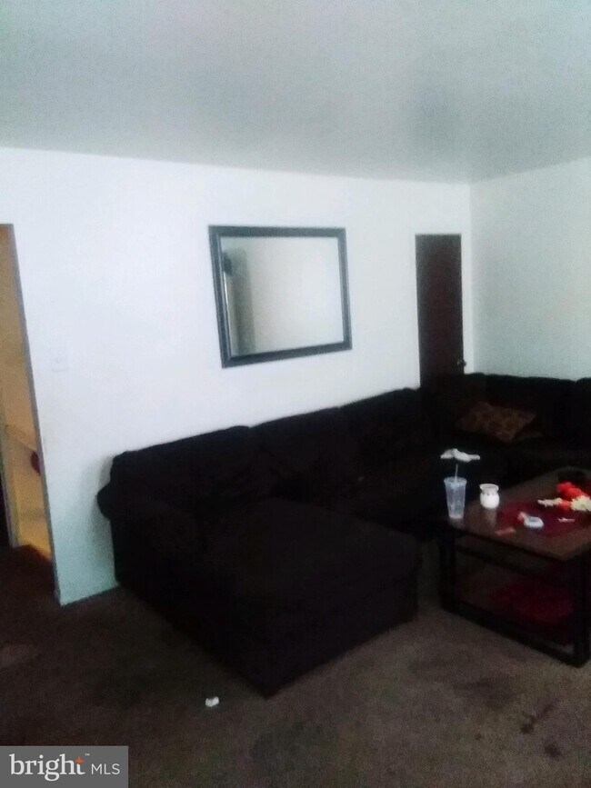 Building Photo - 25-26 Deedre Ln-