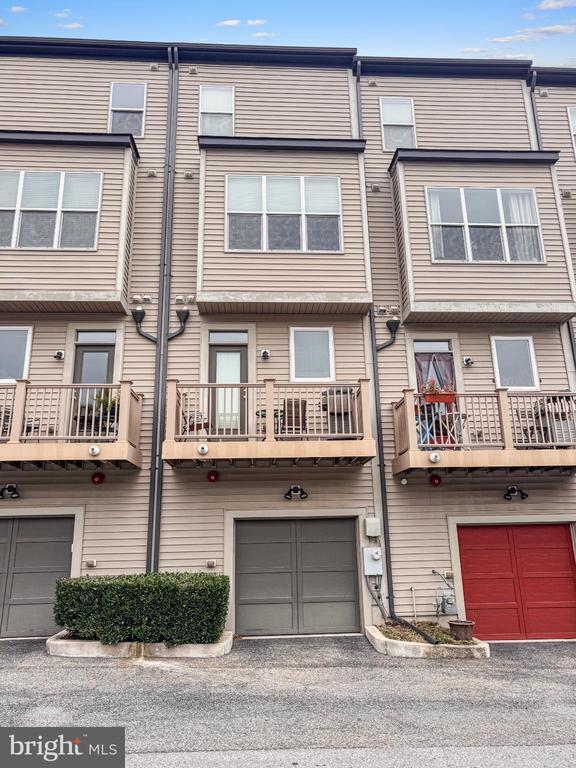 Building Photo - 5610 45th Ave