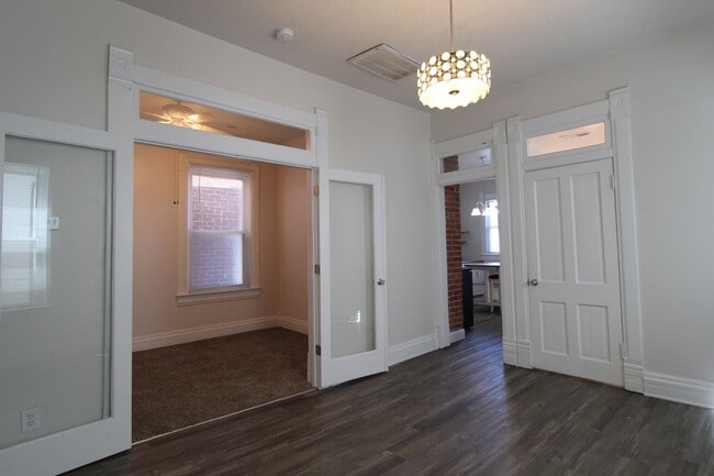 Building Photo - 1 Bedroom 1 Bath House In The Strawberry Hill Neighborhood