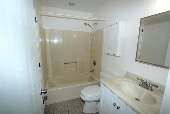 Building Photo - 76 Highwood Dr