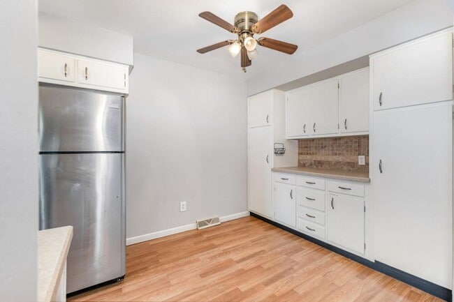 Building Photo - 3814 Kingsley Dr
