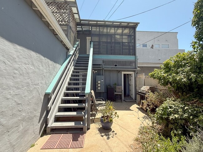 Building Photo - 158 N Ocean Ave