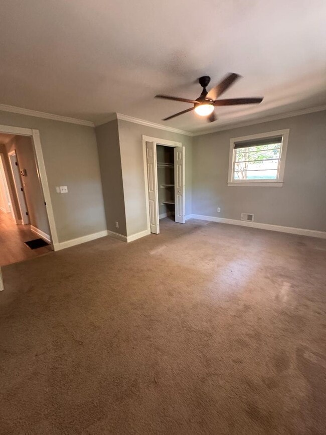 Building Photo - 2002 E Drew Valley Rd NE