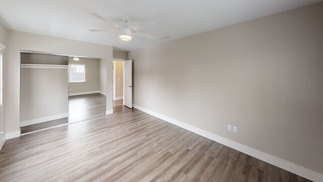 Building Photo - 5578 Mary Ln Dr