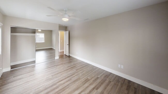 Building Photo - Usually rents to 6-12 people! Renovated, L...