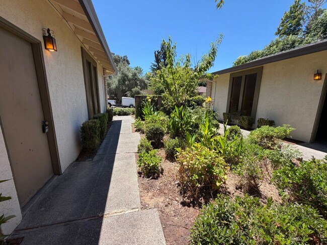 Building Photo - 7739 Southcliff Dr