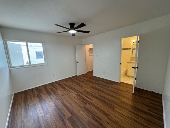 Building Photo - Recently Renovated 2 Bed / 2 Bath Apartmen...