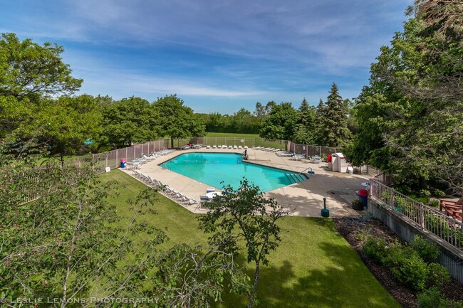 Building Photo - 5700 Hillcrest Ln
