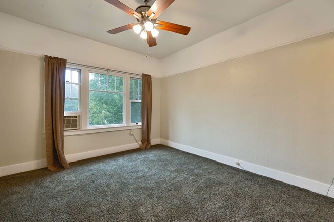 Building Photo - Charming Midtown 1-Bedroom Apartment with ...