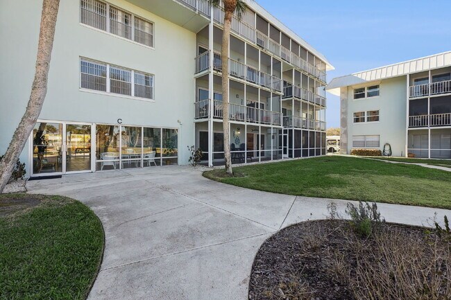 Building Photo - Coastal Living Awaits With This 2-Bed, 2-Bath Condo In Waterway East!