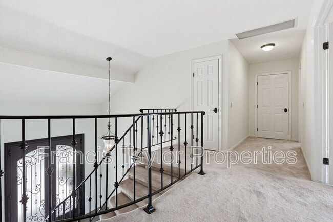 Building Photo - 29059 Meadow Glen Way W