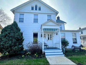 Building Photo - 14 Anthony St