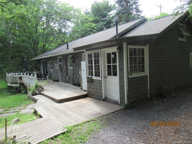 Building Photo - 463 Mountain Rd