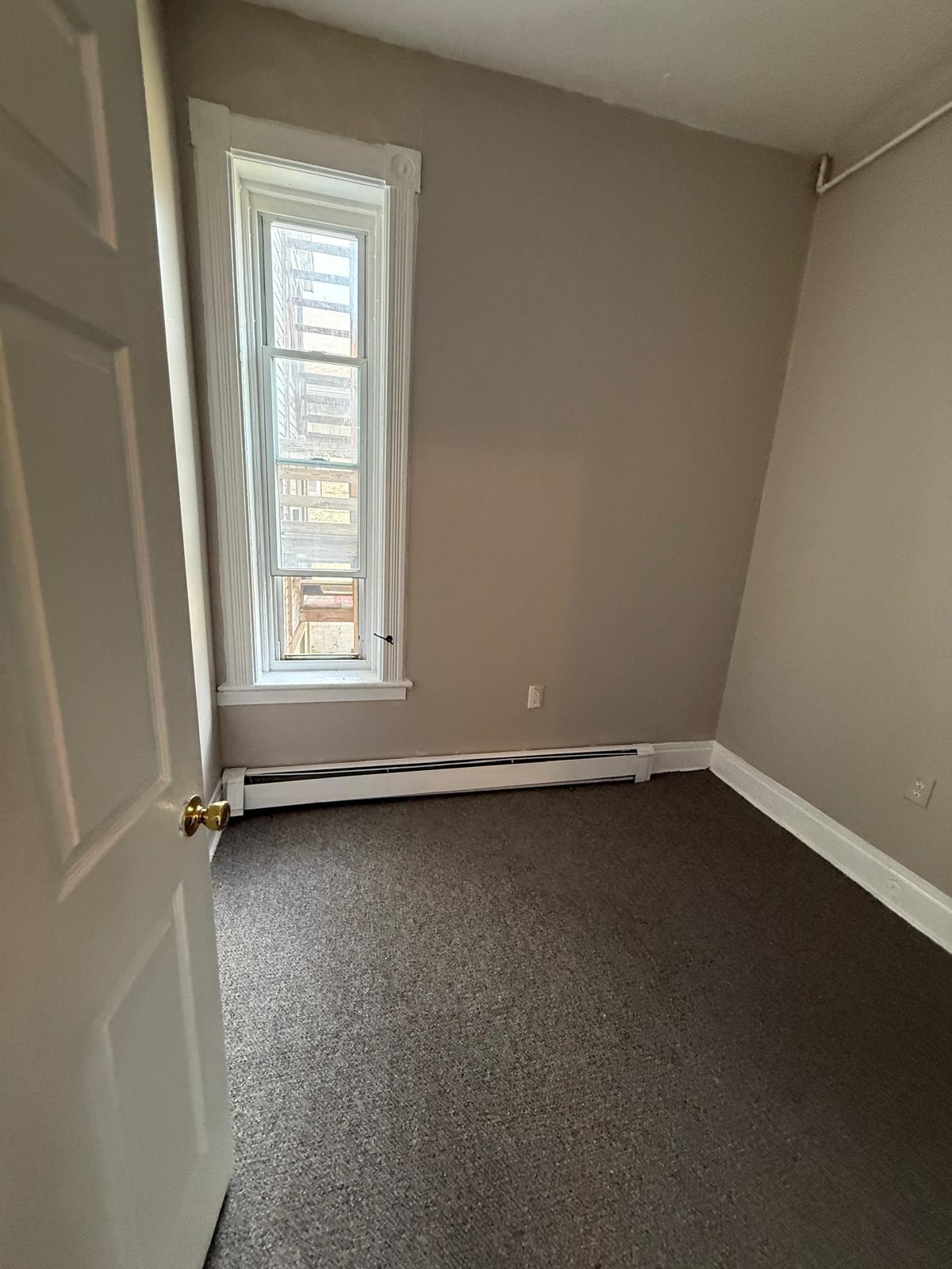 Building Photo - 164 Main St