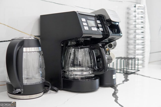 Building Photo - 68 Boulevard SE