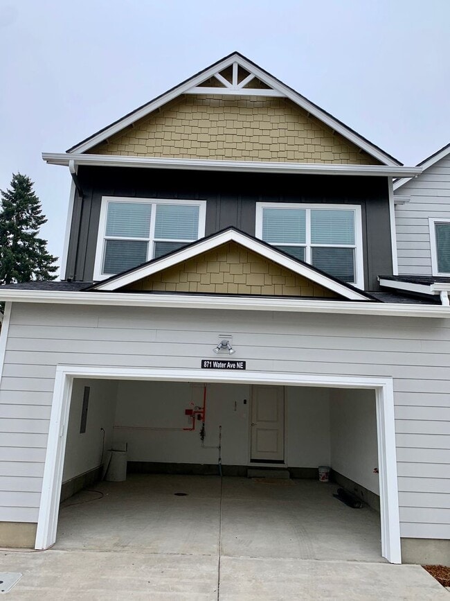 Building Photo - New Townhome Steps from Willamette River