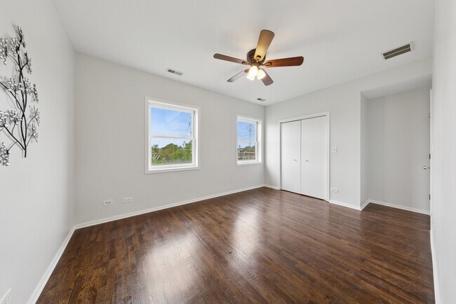 Building Photo - 519 S Maplewood Ave