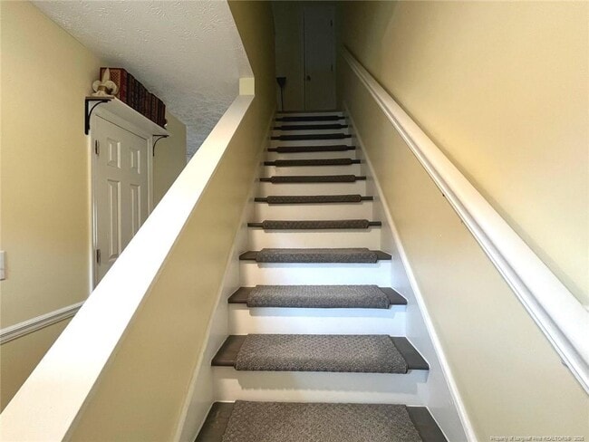 Building Photo - 940 Linden Rd