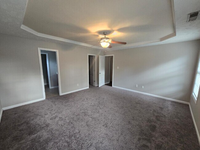 Building Photo - 150 Bear Creek Dr