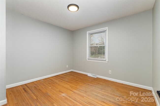 Building Photo - 4014 Sulkirk Rd